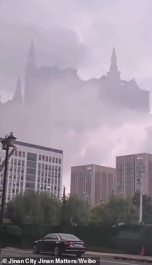 Vídeo: Um “castelo fantasma” aparece no céu sobre a China.